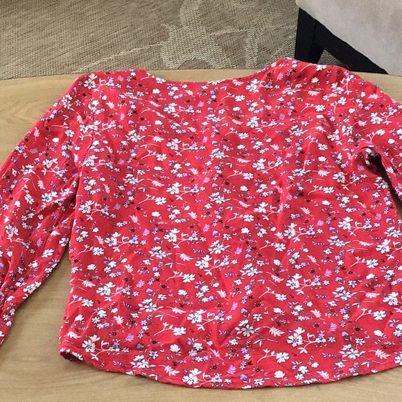 Fun red top - Picture 6 of 7